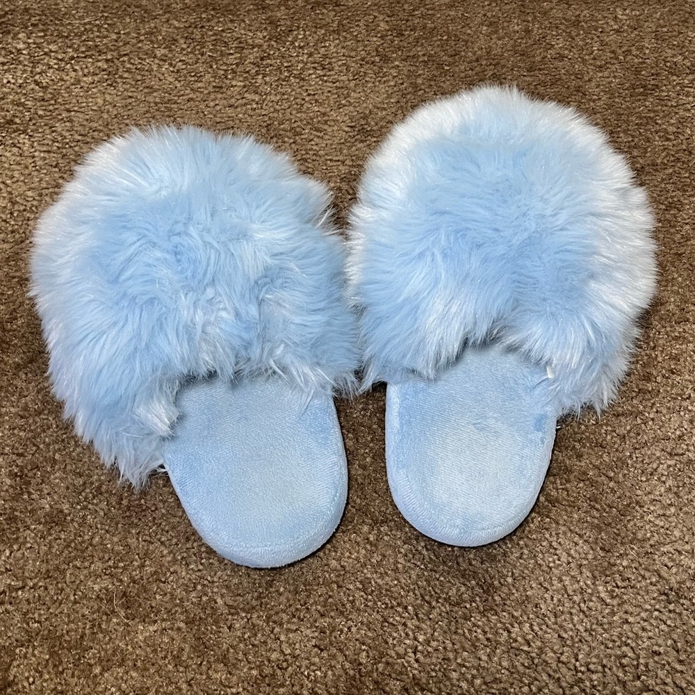 Super FUZZY puff Pixie Slippers in light Blue!